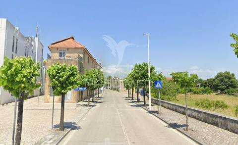 Prédio - espaço comercial e habitação montemor o velho