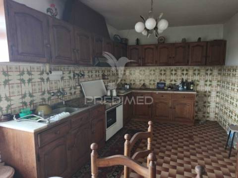 Prédio - espaço comercial e habitação montemor o velho