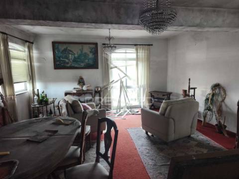 Prédio - espaço comercial e habitação montemor o velho