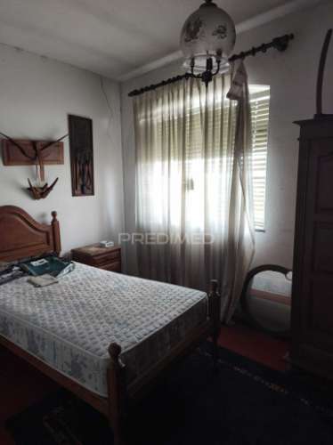 Prédio - espaço comercial e habitação montemor o velho