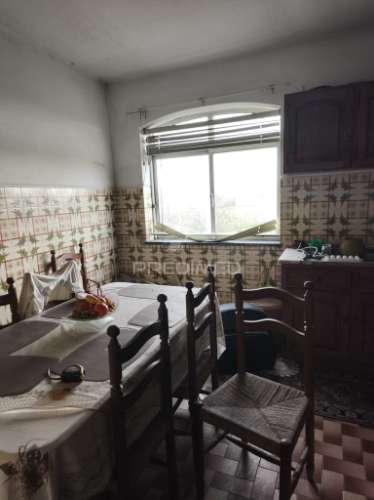 Prédio - espaço comercial e habitação montemor o velho