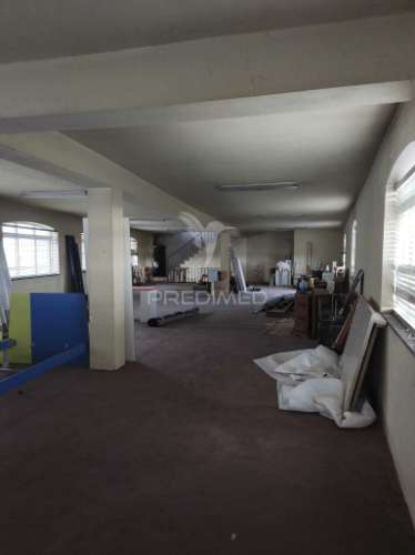 Prédio - espaço comercial e habitação montemor o velho