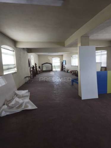 Prédio - espaço comercial e habitação montemor o velho