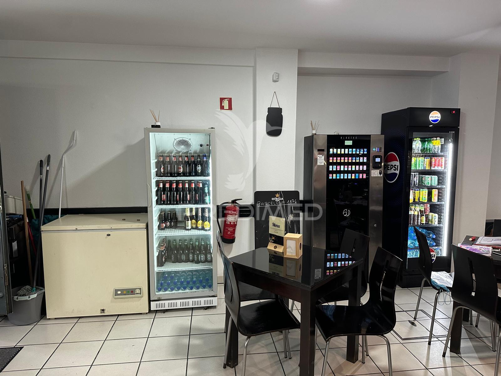 Oportunidade única: trespasse de café/bar em zona universitária!