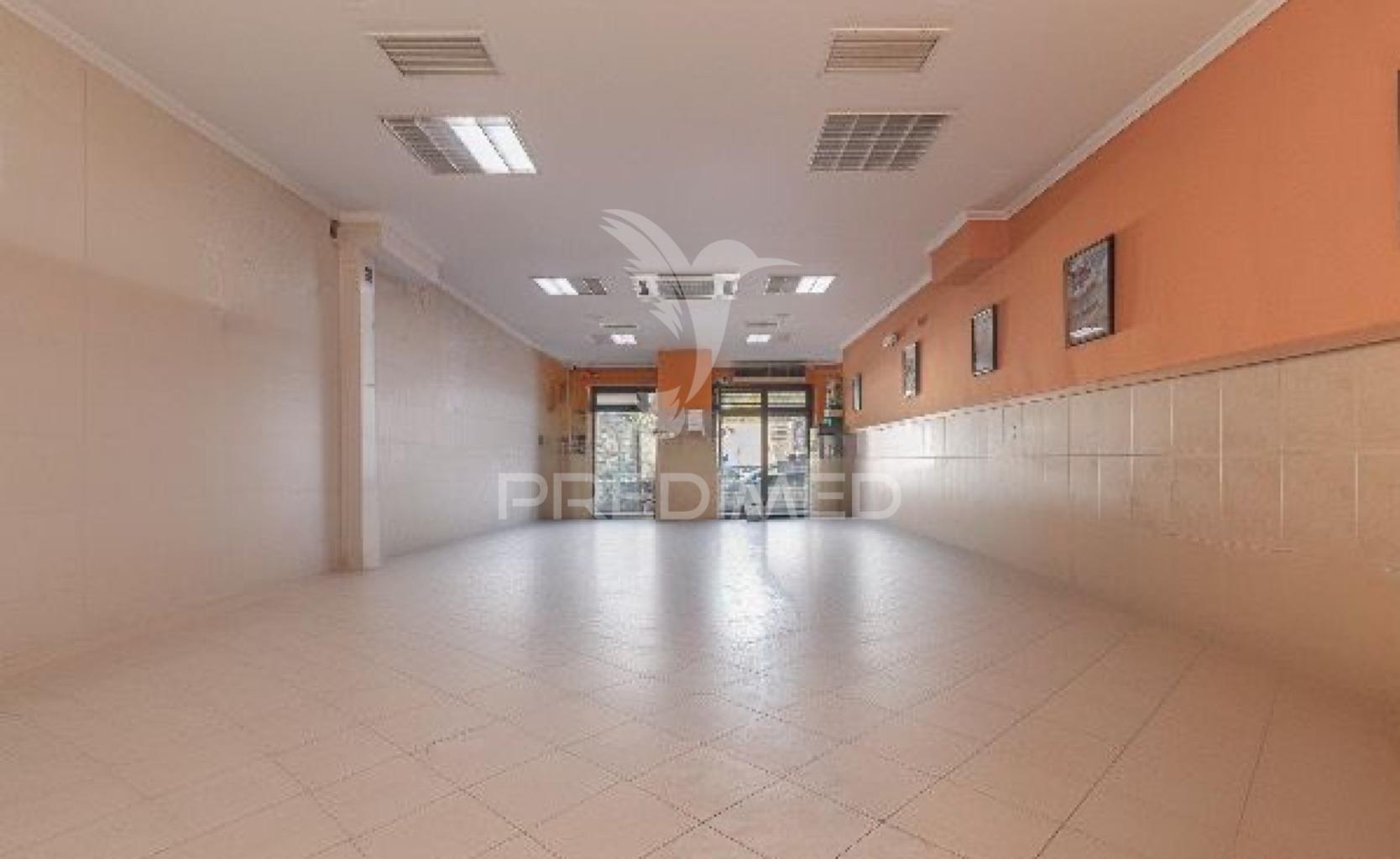 Arrendamento de loja -  laranjeiro (almada)