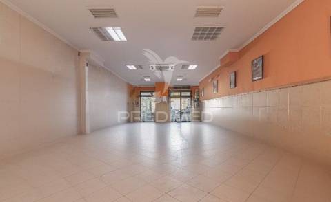 Arrendamento de loja -  laranjeiro (almada)