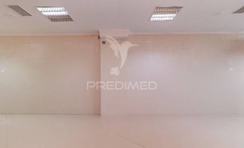 Arrendamento de loja -  laranjeiro (almada)