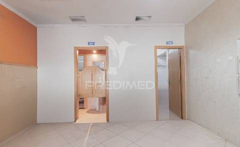 Arrendamento de loja -  laranjeiro (almada)