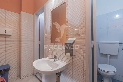 Arrendamento de loja -  laranjeiro (almada)