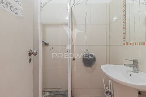 Arrendamento de loja -  laranjeiro (almada)