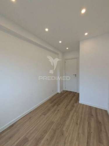 Apartamento t1 remodelado em porto salvo