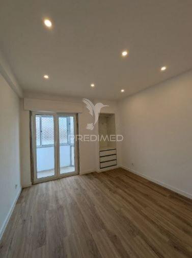 Apartamento t1 remodelado em porto salvo