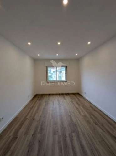 Apartamento t1 remodelado em porto salvo