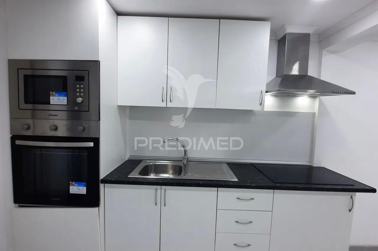 Loja transformada em apartamento t1 vale milhaços