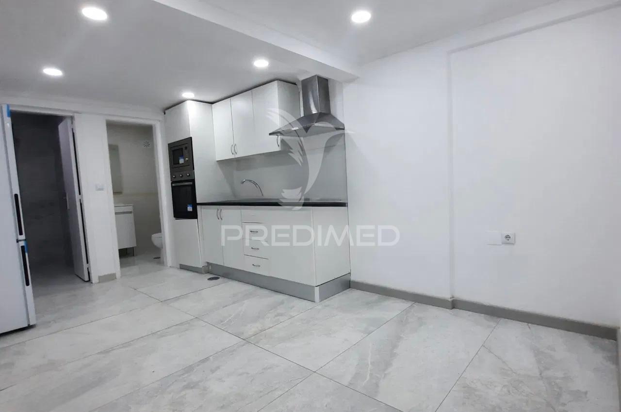 Loja transformada em apartamento t1 vale milhaços