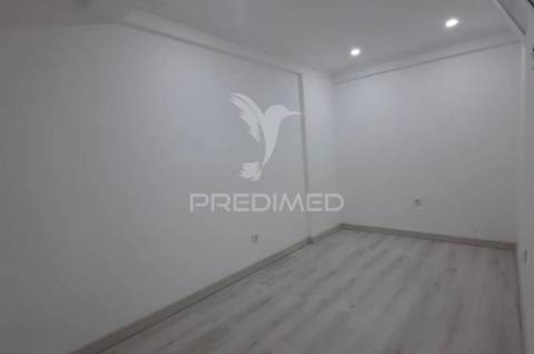 Loja transformada em apartamento t1 vale milhaços