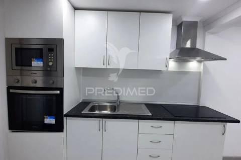 Loja transformada em apartamento t1 vale milhaços