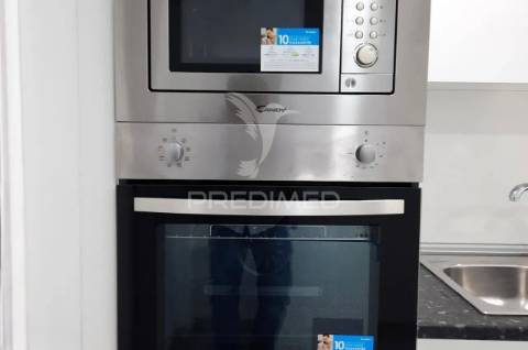 Loja transformada em apartamento t1 vale milhaços