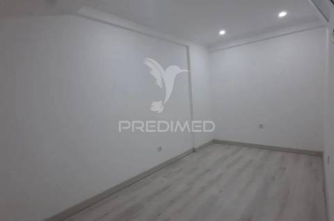 Loja transformada em apartamento t1 vale milhaços