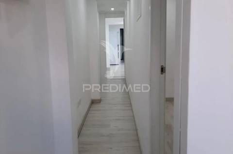 Loja transformada em apartamento t1 vale milhaços