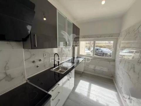 Apartamento t2 renovado centro oeiras