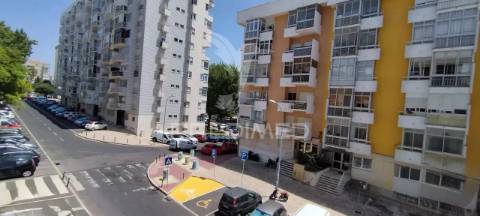 Apartamento t2 renovado centro oeiras