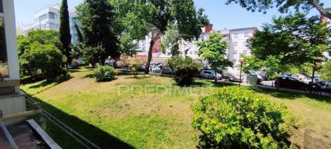 Apartamento t2 renovado centro oeiras