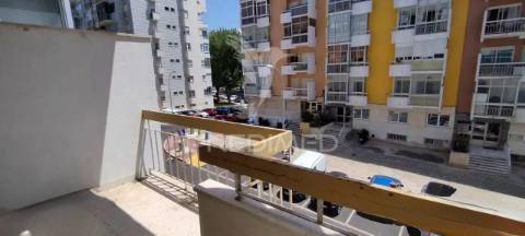 Apartamento t2 renovado centro oeiras