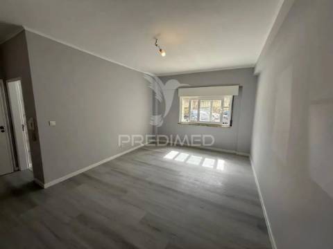Apartamento t2 renovado centro oeiras