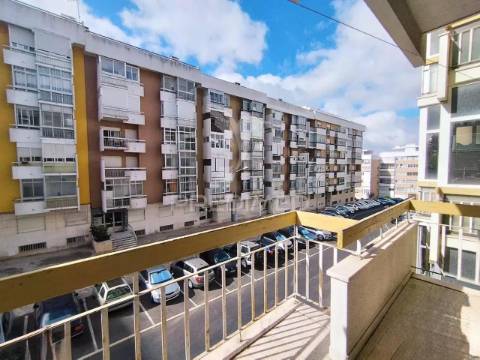 Apartamento t2 renovado centro oeiras