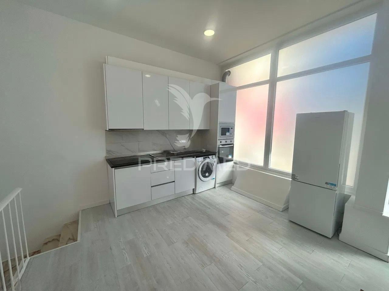 Loja transformada em apartamento t3 laranjeiro