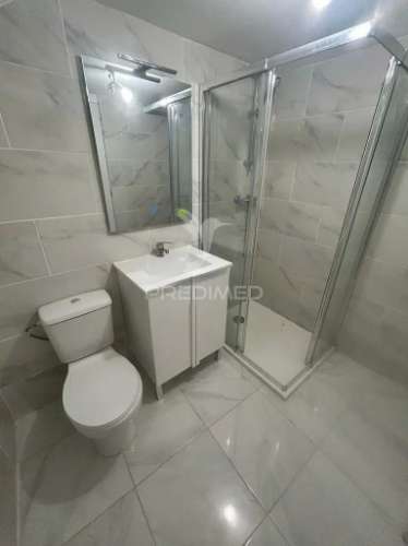 Loja transformada em apartamento t3 laranjeiro