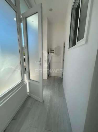 Loja transformada em apartamento t3 laranjeiro