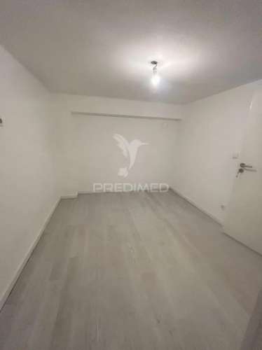 Loja transformada em apartamento t3 laranjeiro