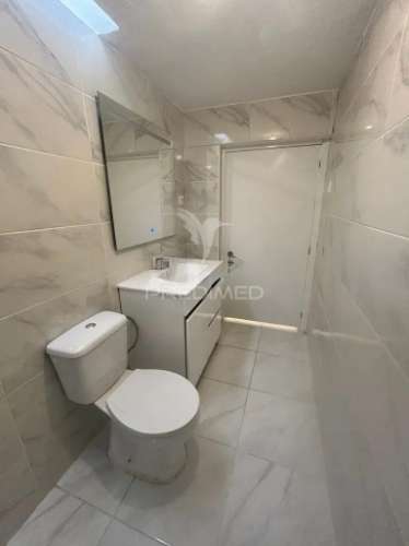 Loja transformada em apartamento t3 laranjeiro