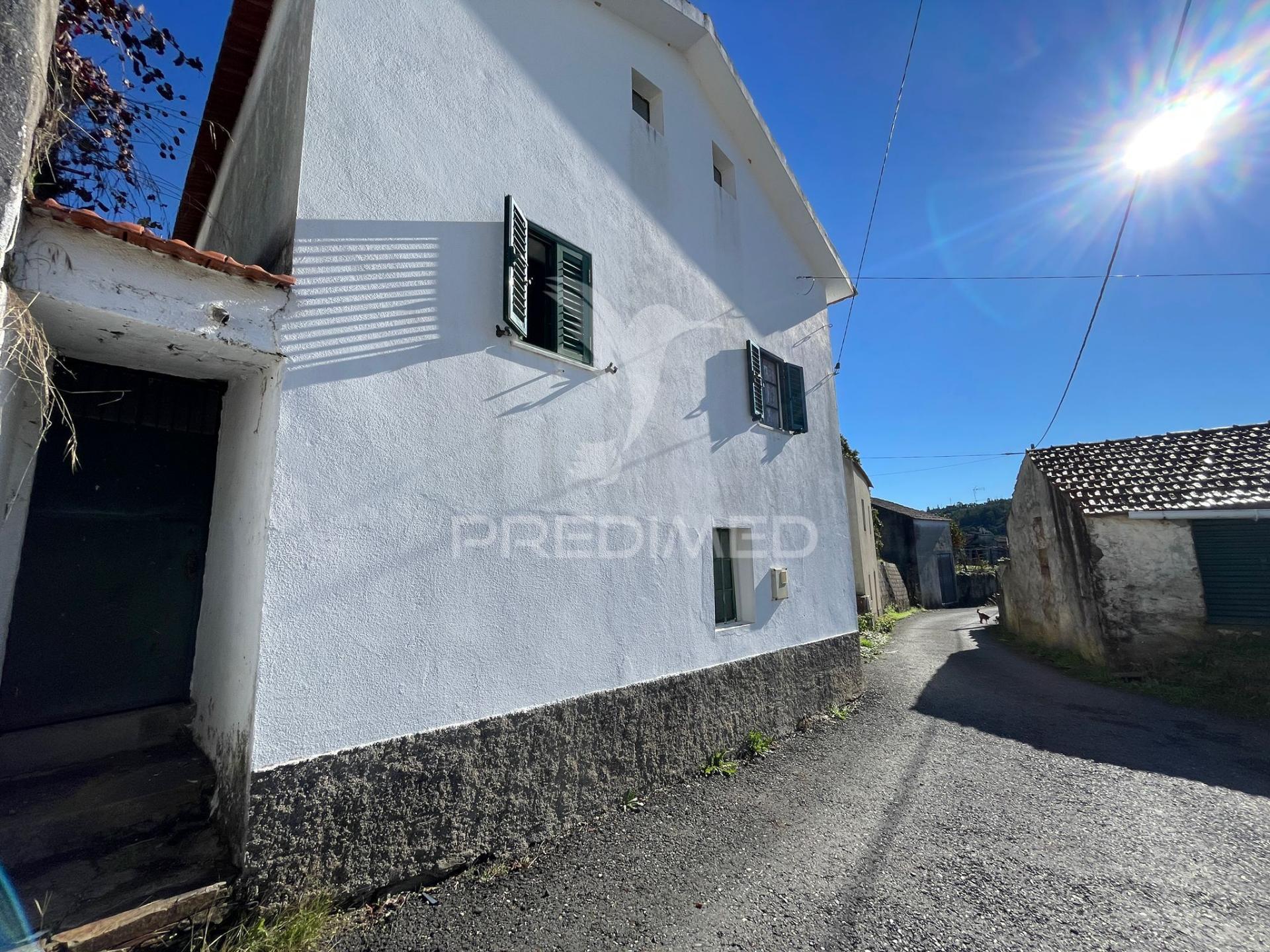 Moradia t3 + anexos casas da ribeira, cardigos