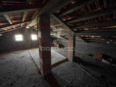 Moradia t3 + anexos casas da ribeira, cardigos