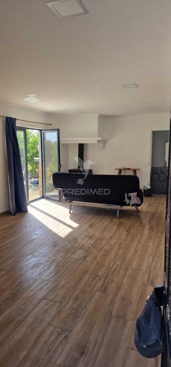 Excelente t2 recuperado com terreno e árvores de fruto