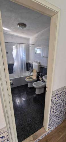 Excelente t2 recuperado com terreno e árvores de fruto