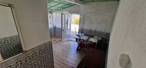 Excelente t2 recuperado com terreno e árvores de fruto