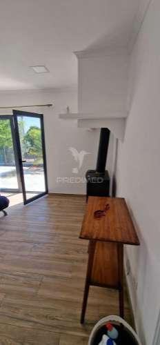 Excelente t2 recuperado com terreno e árvores de fruto