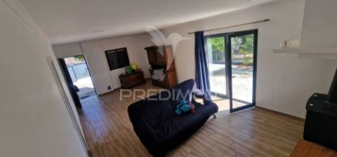 Excelente t2 recuperado com terreno e árvores de fruto