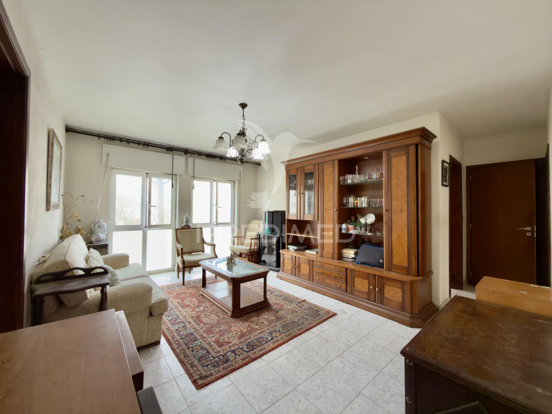 T2 vila nova da caparica – capuchos/lazarim