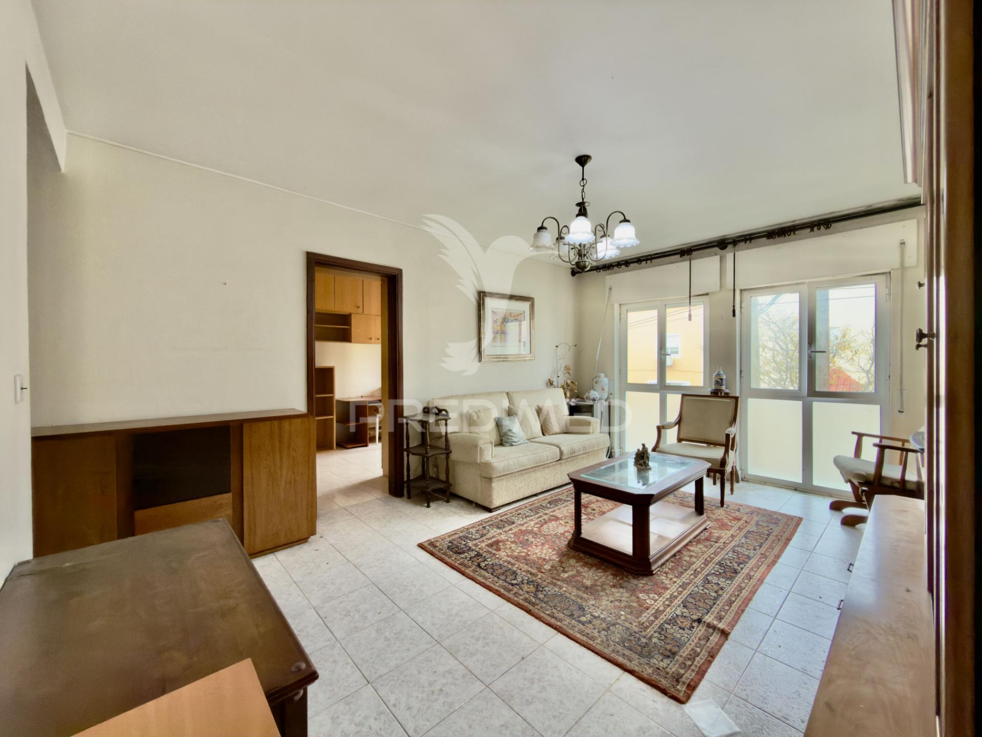 T2 vila nova da caparica – capuchos/lazarim