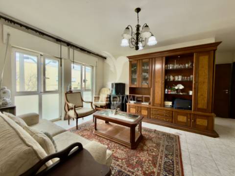 T2 vila nova da caparica – capuchos/lazarim