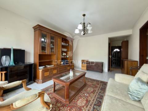 T2 vila nova da caparica – capuchos/lazarim