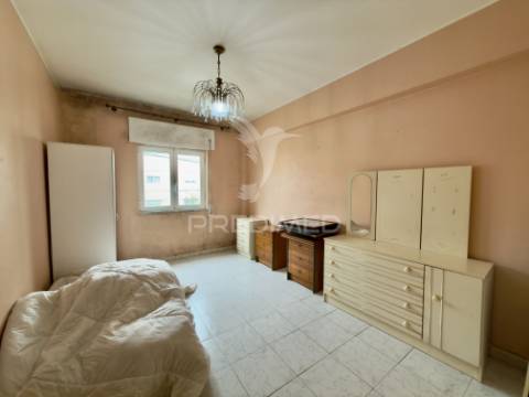 T2 vila nova da caparica – capuchos/lazarim