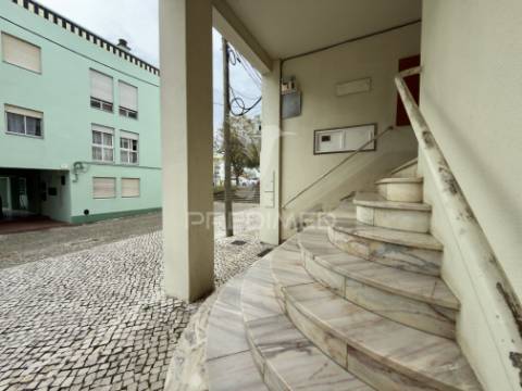 T2 vila nova da caparica – capuchos/lazarim