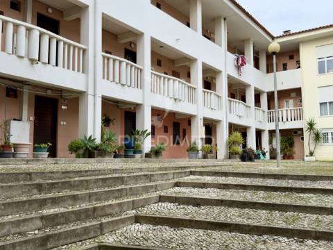 T2 vila nova da caparica – capuchos/lazarim