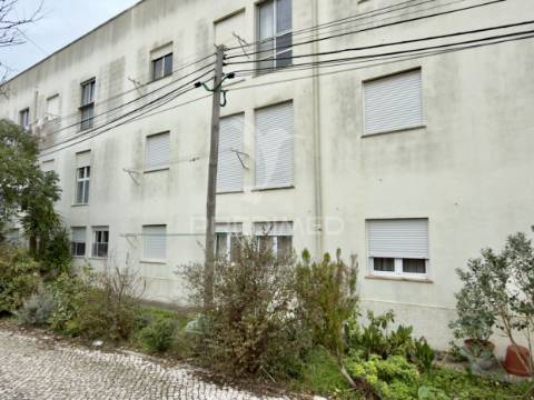 T2 vila nova da caparica – capuchos/lazarim